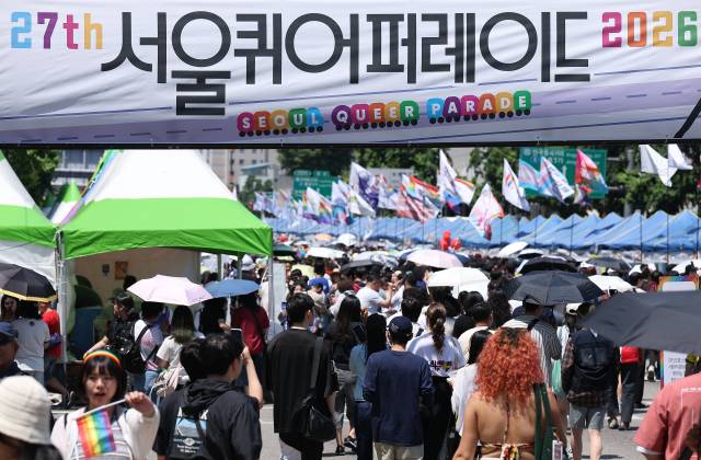 ▲13일 서울 중구 을지로입구역 인근에서 2026 제27회 서울퀴어퍼레이드가 열리고 있다. ⓒ연합뉴스