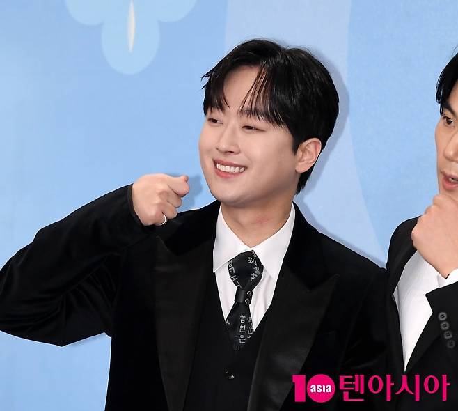 가수 이찬원이 포즈를 취하고 있다. / 사진=텐아시아DB