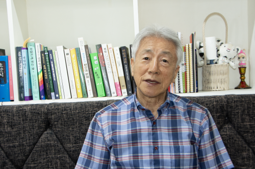 ◇최근 춘천의 한 카페에서 진행된 인터뷰에서 최지순 배우가 영화 ‘갱신’ 촬영에 대한 에피소드를 이야기 하고 있다. 오석기기자