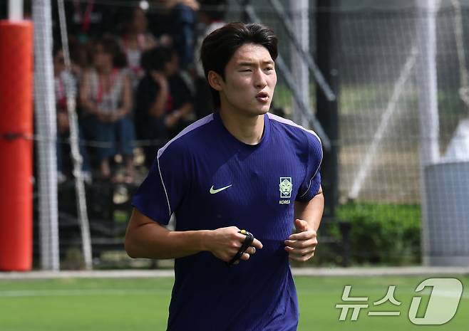 대한민국 축구대표팀 배준호가 6일(현지시간) 멕시코 할리스코 과달라하라에 위치한 '치바스 베르데 바예' 훈련장에서 열린 2026 국제축구연맹(FIFA) 북중미월드컵 피파 커뮤니티 트레이닝(오픈 트레이닝)에서 훈련을 하고 있다. 2026.6.7 ⓒ 뉴스1 임세영 기자