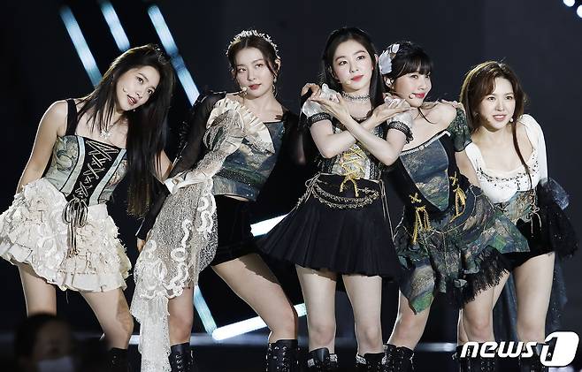 레드벨벳 예리(왼쪽부터), 슬기, 아이린, 조이, 웬디 ⓒ 뉴스1 권현진 기자