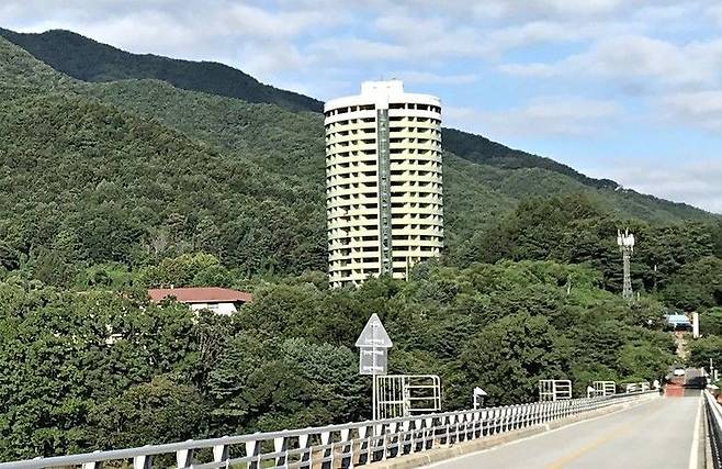30대 남성의 시신이 발견된 폐리조트의 모습. /사진=연합뉴스