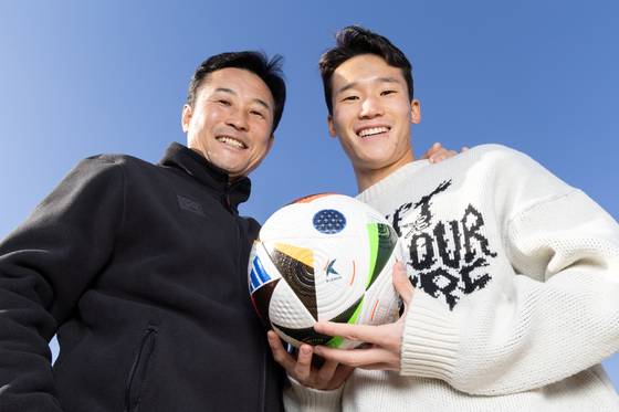 이태석이 월드컵 본선 무대에 데뷔하면서 한국 축구 역대 두 번째 월드컵 부자가 된 이을용-이태석. 중앙포토