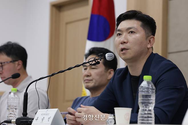 유승민 대한체육회장이 15일 서울 송파구 서울올림픽파크텔에서 열린 올림픽공원 핸드볼경기장 봉쇄 시위 관련 기자회견에서 발언하고 있다. 정효진 기자
