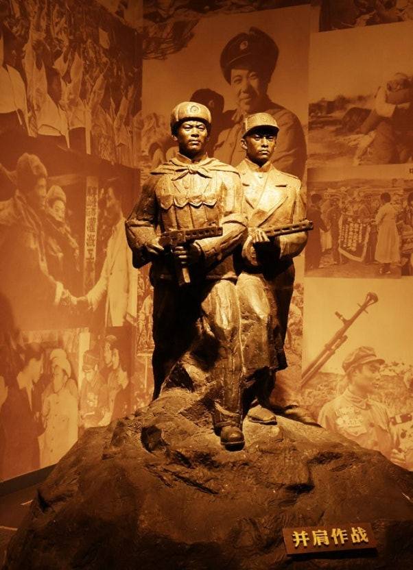 중국 랴오닝성 단둥(丹東)의 항미원조(抗美援朝) 기념관 내 6·25전쟁 참전 중공군 조각상. 항미원조기념관 홈페이지 캡처