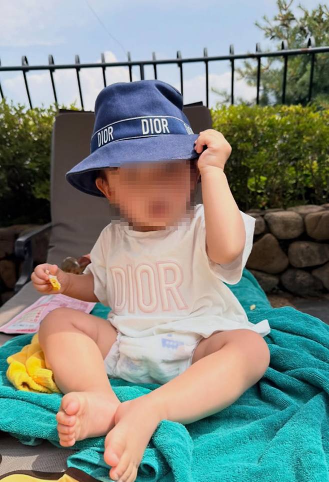 Singer Son Dam-bi shared a happy update on her life through her personal account, showing a visit to a swimming pool with her daughter, Hey. In the photos released, Son Dam-bi is seen spending affectionate time with her daughter, who caught attention wearing designer brand clothing.Son Dam-bi revealed that although they had a fun time celebrating her daughters first summer swim, they wrapped up their schedule due to the cold water temperature and news of rain. Son Dam-bi expressed her affection, stating that time spent with family is paradise.Meanwhile, Son Dam-bi married former speed skater Lee Kyou-hyuk in 2022 and gave birth to their daughter, Hey, last April.