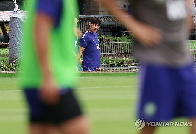 몸 푸는 배준호와 김태현 (사포판[멕시코 할리스코주]=연합뉴스) 신준희 기자 = 2026 북중미 월드컵에 출전한 한국 축구 국가대표팀 배준호(오른쪽)와 김태현이 14일(현지시간) 오전 멕시코 과달라하라 인근 사포판의 치바스 바예 베르데에서 몸을 풀고 있다. 2026.6.15 hama@yna.co.kr