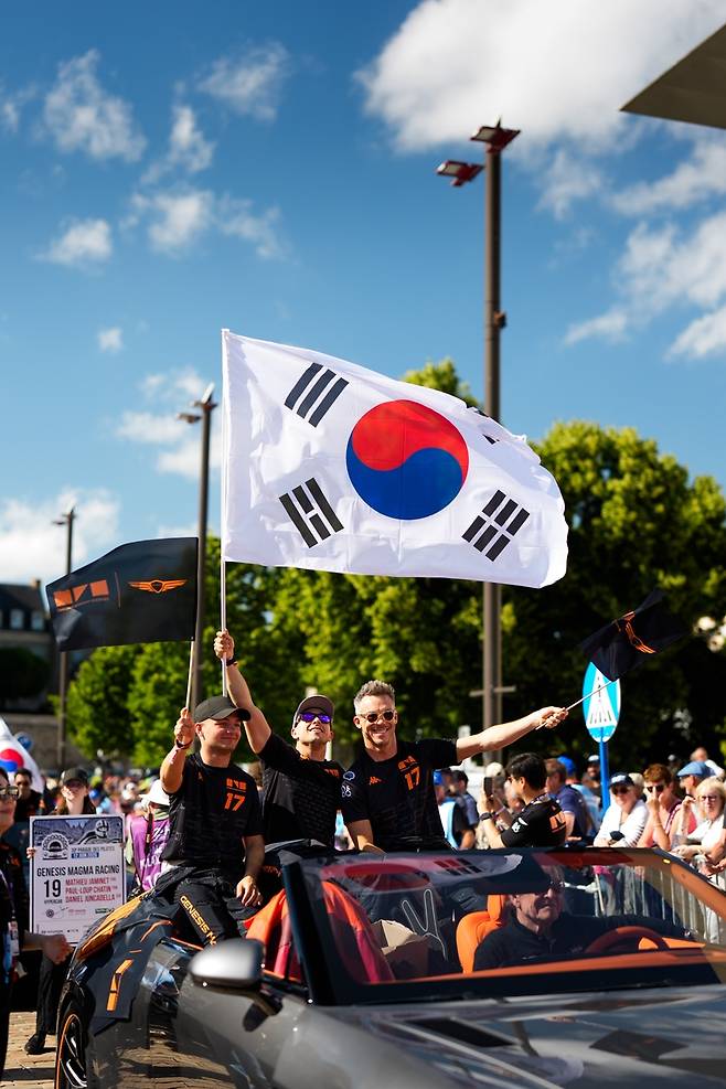 퍼레이드의 태극기 [현대차 제공. 재판매 및 DB 금지]