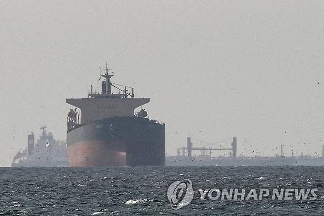 호르무즈 해협 인근 걸프 해역의 선박 [로이터 연합뉴스. 재판매 및 DB 금지]
