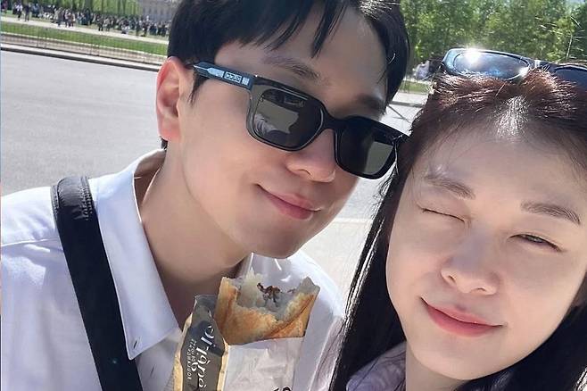 Forestella member Ko Woo-rim personally addressed a mistake he made due to nervousness on the day of his wedding ceremony with former figure skater Kim Yuna. The couple first met at the 2018 All That Skate ice show and tied the knot in 2022 after four years of dating.Shin Dong-yup served as the master of ceremonies, and all members of Forestella sang a congratulatory song to bless the couples future. Recalling the tense atmosphere on the day of the wedding, Ko Woo-rim shared an anecdote from that time.