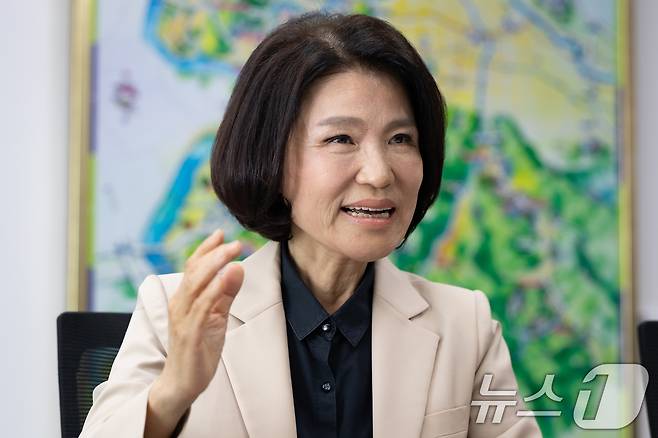 이진숙 국민의힘 의원이 15일 서울 여의도 국회 의원회관에서 뉴스1과 인터뷰하고 있다. ⓒ 뉴스1 유승관 기자