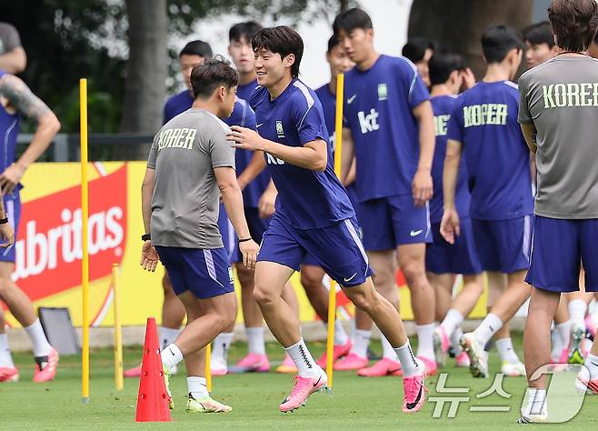 2026 북중미 월드컵에 출전하는 대한민국 축구 국가대표팀 배준호가 15일(현지시간) 멕시코 과달라하라 인근 사포판에 위치한 베이스캠프 훈련장 치바스 바예 베르데에서 훈련을 하고 있다. 2026.6.16 ⓒ 뉴스1 임세영 기자
