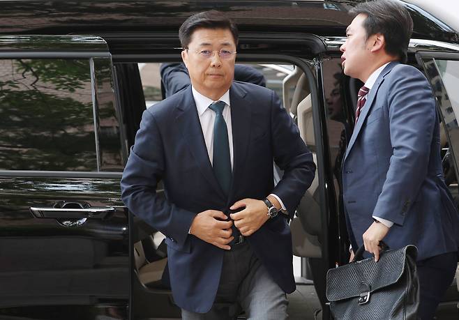홍장원 전 국가정보원 제1차장이 지난 11일 오전 경기 과천시 2차 종합특별검사팀(특별검사 권창영) 사무실에 피의자 신분으로 출석하고 있다. /뉴시스