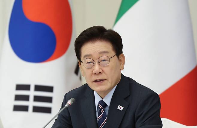 ▲ 이재명 대통령이 12일(현지시간) 이탈리아 로마의 한 호텔에서 열린 비즈니스 라운드테이블에서 발언하고 있다.연합뉴스