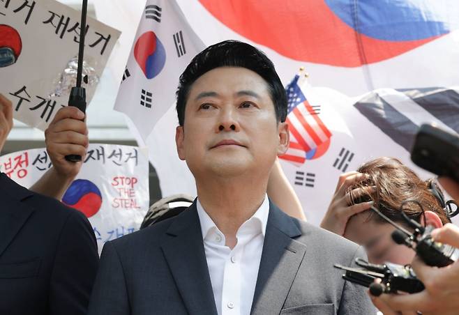 잠실 개표소 시위 현장 찾은 장동혁 대표 /사진=연합뉴스