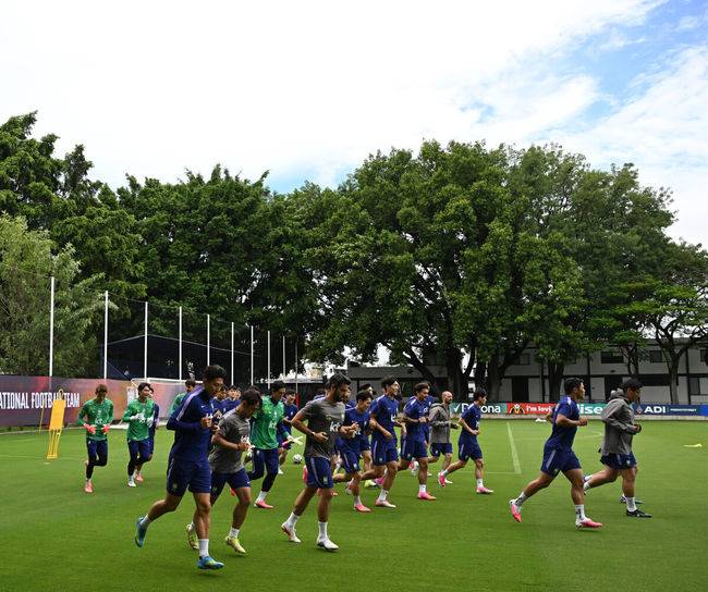 [OSEN=사포판(멕시코), 이대선 기자] 홍명보 감독이 이끄는 대한민국 축구국가대표팀이 15일(한국시각) 멕시코 과달라하라 인근 사포판의 치바스 베르데 바예에서 훈련을 진행했다.대표팀은 전날 A조 1차전에서 체코를 상대로 2-1 역전승을 거뒀다. 남아프리카공화국을 2-0으로 제압한 개최국 멕시코에 이은 조&nbsp;2위다.대한민국 선수들이 러닝 훈련을 하고 있다. 2026.06.15 /sunday@osen.co.kr