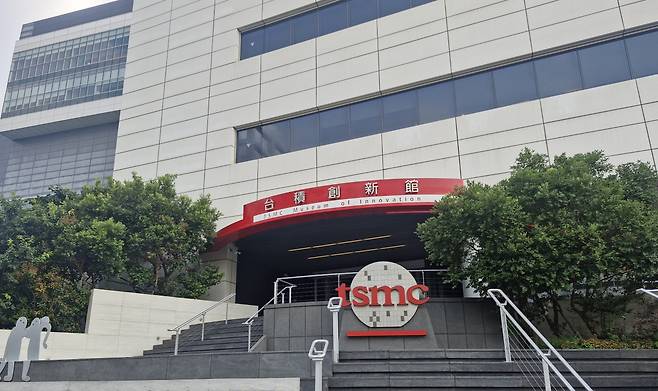 3일 대만 신주과학단지에 TSMC와 미디어텍, 도쿄일렉트론 등 글로벌 반도체 기업 건물들이 들어서 있다. 신주과학단지는 대만 반도체 산업의 핵심 거점으로 꼽힌다. 타이베이(대만)=손희정 기자 sonhj1220@