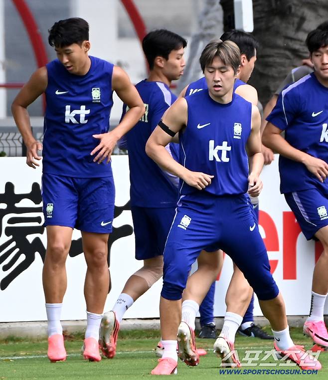 16일(한국시각) 멕시코 과달라하라 인근 사포판 월드컵대표팀 베이스캠프 훈련장 치바스 베르데 바예에서 진행된 대한민국 월드컵 대표팀의 공식 훈련. 손흥민과 이강인이 훈련을 펼치고 있다. 사포판(멕시코)=허상욱 기자wook@sportschosun.com/2026.06.16/