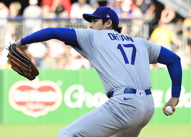 <yonhap photo-3310=""> Los Angeles Dodgers pitcher Shohei Ohtani (17) throws in the first inning against the Pittsburgh Pirates at PNC Park on Wednesday, June 10, 2026 in Pittsburgh. Photo by Archie Carpenter/UPI/2026-06-11 10:29:59/ <저작권자 ⓒ 1980~2026 ㈜연합뉴스. 무단 전재 재배포 금지, AI 학습 및 활용 금지></yonhap>