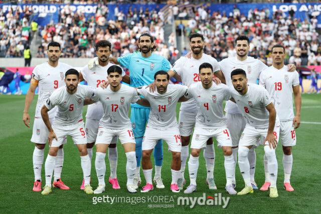 이란 축구대표팀이 16일 로스앤젤레스 스타디움에서 열린 뉴질랜드와의 2026 국제축구연맹(FIFA) 북중미 월드컵 G조 1차전에서 2-2로 비긴 뒤 이동 제한 조치에 불만을 드러냈다./게티이미지코리아