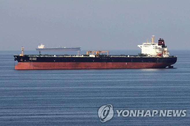 호르무즈 해협 통과하는 유조선 자료사진. 기사와 관계 없음. 로이터 연합뉴스