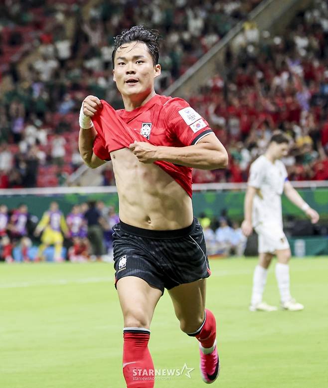 2026 북중미월드컵 A조 예선 대한민국-체코전이 12일(한국 시간) 멕시코 과달라하라 에스타디오 아크론에서 열렸다. 오현규가 역전골을 터뜨린 후 세리머니를 하고 있다. /사진=김진경 대기자