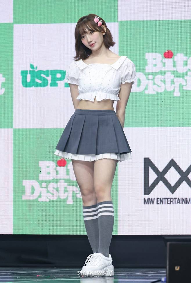 걸그룹 유스피어(USPEER) 소이가 17일 오후 서울 명화라이브홀에서 진행된 첫 번째 미니앨범 '바이트 디스트릭트;(BITE DISTRICT) 발매기념 쇼케이스에서 포즈를 취하고 있다.  이번 앨범에는 타이틀곡 '위키드 게임'(WICKED GAME), '소 파인'(So Fine), '베스티'(Bestie), '라우드'(LOUD) 등 총 4곡이 수록됐다. /2026.06.17 /사진=이동훈 photoguy@