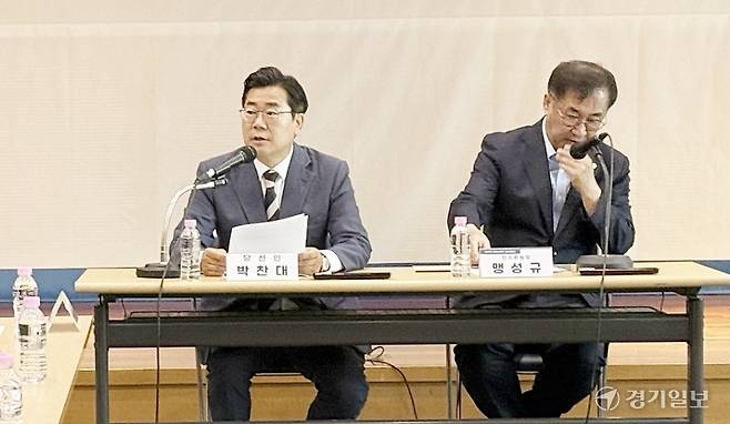 18일 박찬대 인천시장 당선인이 G타워 3층 브리핑룸에서 인수위원장·자문위원 간담회를 열고 있다. 김지혜기자