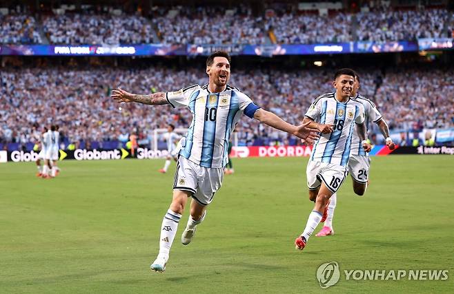 17일 알제리전에서 해트트릭을 달성한 아르헨티나 리오넬 메시 [AFP=연합뉴스]