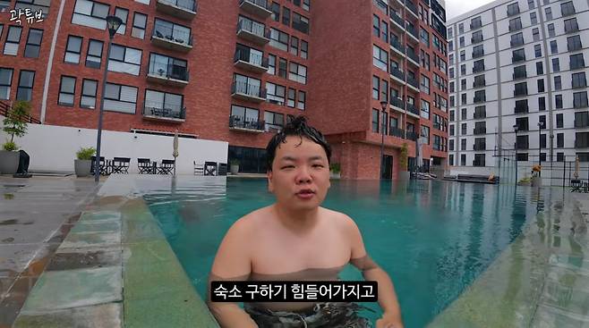 YouTuber Kwaktube urgently returned to Korea from Mexico, where he was visiting to support the 2026 CONCACAF World Cup, citing his sons 100th-day celebration and his broadcasting schedule. While sharing travelogues from Mexico, Kwaktube announced that he had to return to Korea without being able to watch the match against Mexico.He briefly returned to Korea from Mexico to attend his son Taesans 100th-day party and spend time with his family. He revealed that he plans to travel back to Monterrey to watch the match against South Africa.Kwaktube, who married last year, announced the birth of his son last March and has recently been communicating with the public by sharing his daily life as a parent on KBS2s The Return of Superman.