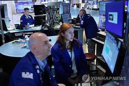 뉴욕증권거래소(NYSE) 트레이더[연합뉴스 사진 제공]