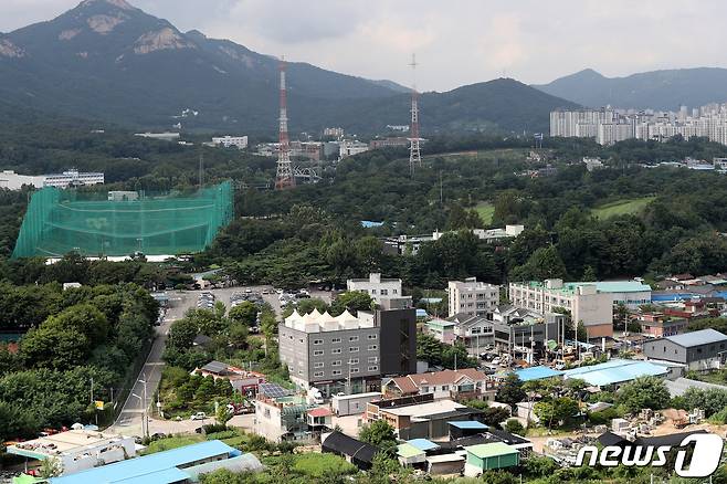 경기도 구리시 갈매 더샵나인힐스에서 바라본 서울 노원구 태릉골프장의 모습. ⓒ 뉴스1 박세연 기자