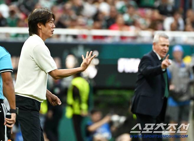 19일(한국시각) 멕시코 과달라하라 사포판의 에스타디오 과달라하라에서 열린 2026 북중미월드컵 대한민국과 멕시코의 경기. 작전 지시하는 홍명보 감독. 사포판(멕시코)=허상욱 기자wook@sportschosun.com/2026.06.19/