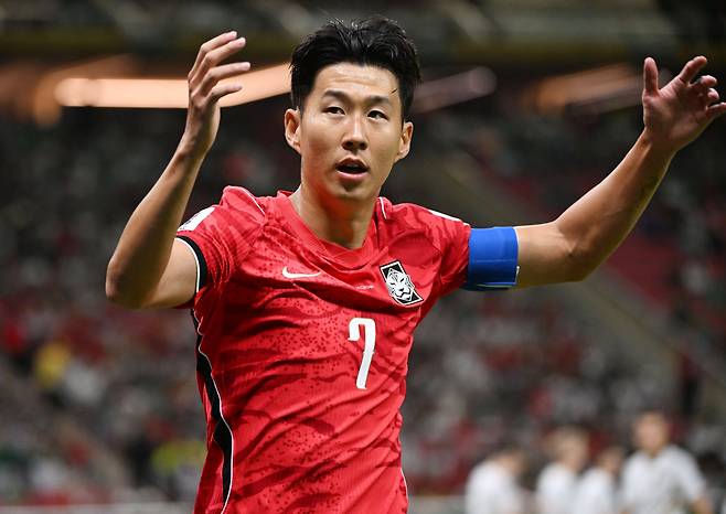 12일(한국시각) 멕시코 과달라하라 사포판의 에스타디오 과달라하라에서 열린 2026 북중미월드컵 대한민국과 체코의 경기에서 손흥민이 관중석을 향해 환호를 유도하고 있다. /김지호 기자