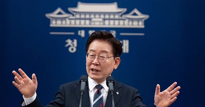 이재명 대통령이 19일 청와대 춘추관에서 유럽·G7 순방 결과 브리핑을 하고 있다. 전민규 기자