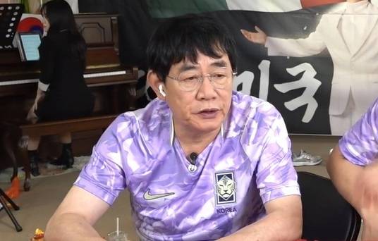이경규가 한국축구대표팀이 멕시코에 패한 것을 두고 홍명보 감독의 전술에 아쉬움을 드러냈다. [사진출처 = 영상 캡처]