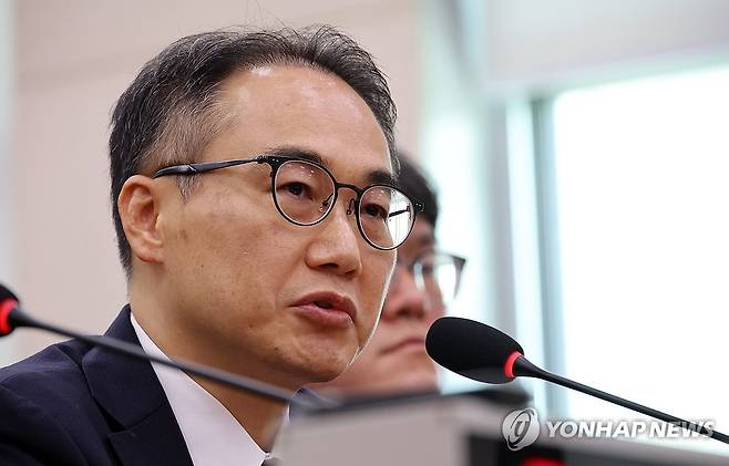답변하는 이원석 전 검찰총장 [연합뉴스 자료사진]