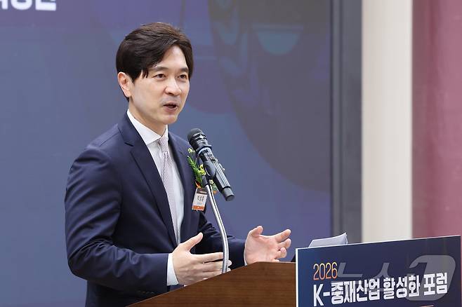 박성훈 국민의힘 의원이 15일 서울 여의도 국회 의원회관에서 '공공기관 분쟁 해결 방안으로서 중재의 역할과 제도적 정착 방안'을 주제로 열린 '2026 K-중재산업 활성화 포럼'에서 환영사를 하고 있다. 2026.6.15 ⓒ 뉴스1 신웅수 기자