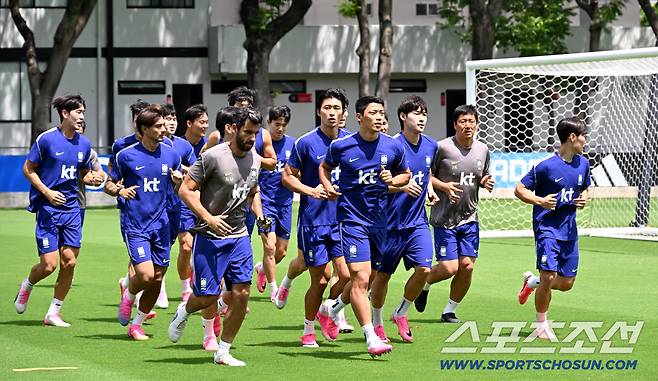 2026 북중미 월드컵 멕시코전을 마친 대한민국 월드컵 대표팀이 20일(한국시각) 멕시코 과달라하라 인근 사포판 월드컵대표팀 베이스캠프 훈련장 치바스 베르데 바예에서 훈련을 가졌다. 선수들이 러닝을 하고 있다. 사포판(멕시코)=허상욱 기자wook@sportschosun.com/2026.06.20/