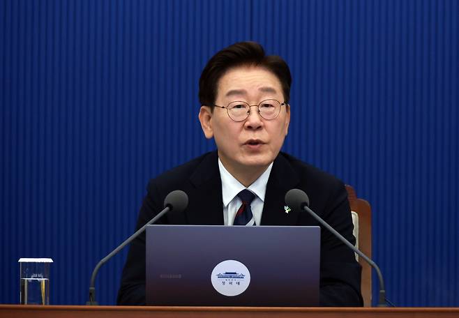 이재명 대통령이 19일 청와대에서 열린 수석보좌관회의에서 발언하고 있다. /뉴스1
