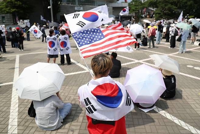 ▲ 개표소 봉쇄 집회 참가자 [연합뉴스]