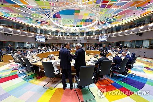 18일 브뤼셀에서 열린 EU 정상회의에 참석한 유럽국가 지도자들 [AP=연합뉴스. 재판매 및 DB 금지]