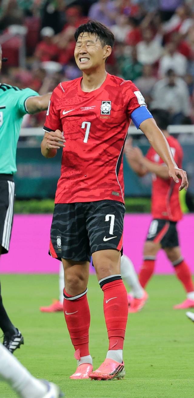 한국의 손흥민이 12일 멕시코 사포판 과달라하라 스타디움에서 열린 2026 북중미 월드컵 A조 1차전 체코와의 경기 도중 슛이 빗나가자 아쉬워하고 있다. 연합뉴스
