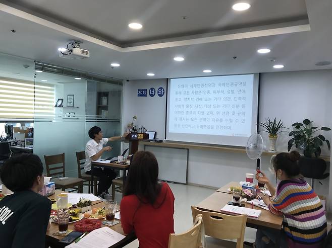 이강 씨가 대학 시절 봉사 활동 다시 사진. (이강 씨 제공)