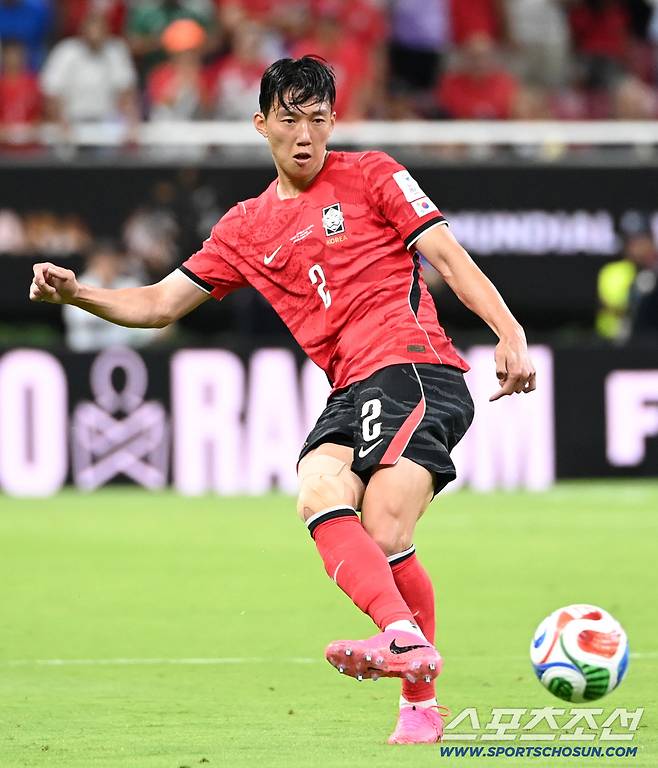 12일(한국시각) 멕시코 과달라하라 사포판의 에스타디오 과달라하라에서 열린 2026 북중미월드컵 대한민국과 체코의 경기. 이한범이 패스를 시도하고 있다. 사포판(멕시코)=허상욱 기자wook@sportschosun.com/2026.06.12/