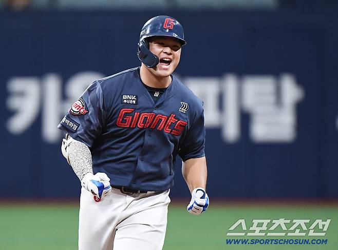 21일 오후 서울 고척스카이돔에서 열린 롯데 자이언츠와 키움 히어로즈의 경기. 4회초 1사 2, 3루 김동현이 스리런포를 친 후 환호하고 있다. 고척=정재근 기자 cjg@sportschosun.com/2026.6.21/