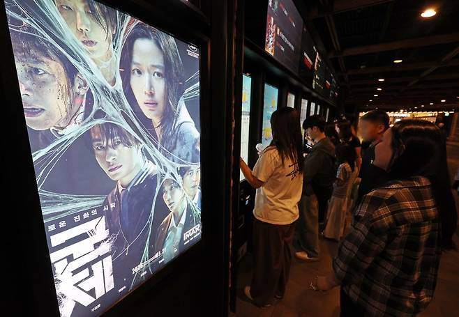 쇼박스가 '왕과 사는 남자' 이후에도 '살목지'와 '군체' 역시 흥행에 성공하며 거침없는 행보를 이어가고 있다. / 뉴시스