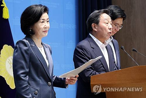 국민의힘, 한성숙 국무총리 후보자 지명 철회 촉구(서울=연합뉴스) 이동해 기자 = 국민의힘 소속 국무총리 후보자 인사청문특별위원회 위원들이 22일 국회 소통관에서 기자회견을 열고 이재명 대통령의 한성숙 국무총리 후보자 지명 철회를 촉구하고 있다. 2026.6.22 eastsea@yna.co.kr