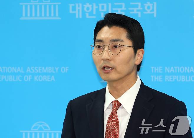 박준태 국민의힘 당 대표 비서실장이 22일 오후 서울 여의도 국회 소통관에서 장동혁 대표의 건강상태 관련 브리핑을 하고 있다. 2026.6.22 ⓒ 뉴스1 황기선 기자