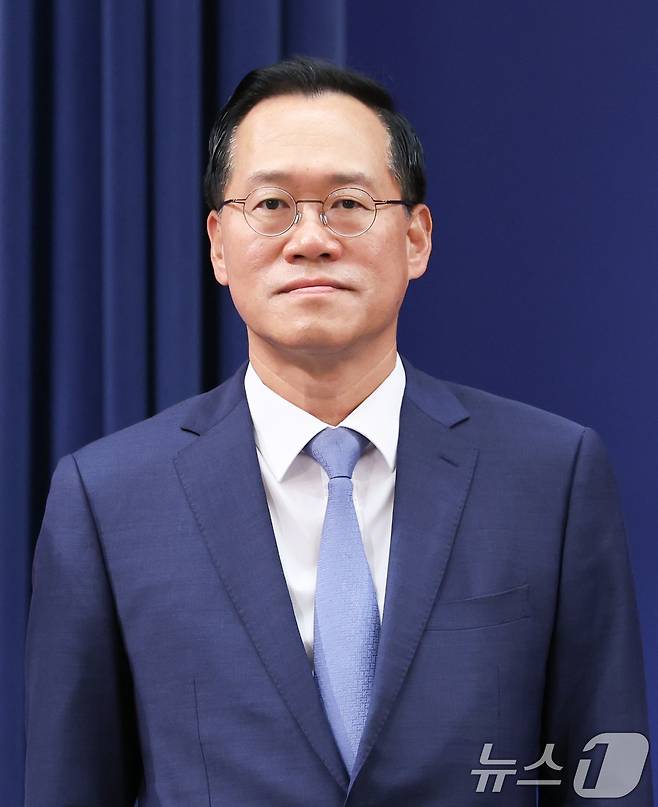 이재명 대통령은 21일 민정수석비서관에 한찬식 김앤장법률사무소 변호사를 임명했다. 사진은 이날 인선 발표 브리핑에서 참석한 한찬식 민정수석비서관. 2026.6.21 ⓒ 뉴스1 허경 기자
